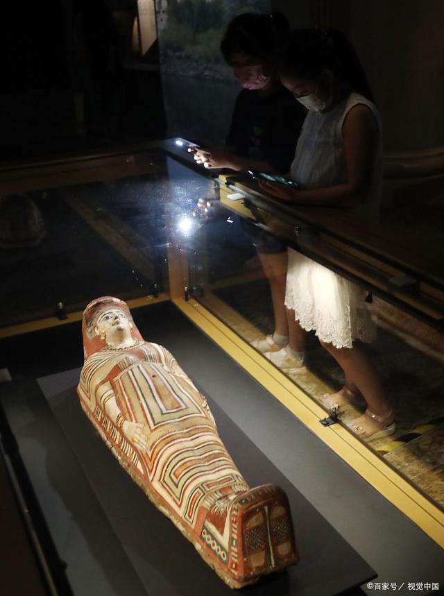 探尋古埃及文明的神秘之旅：木乃伊、金字塔和法老王的故事